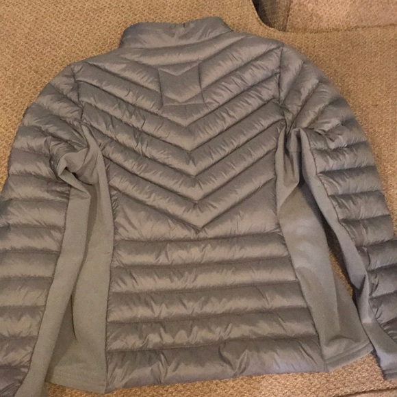 New gray puffer jacket - Picture 3 of 3